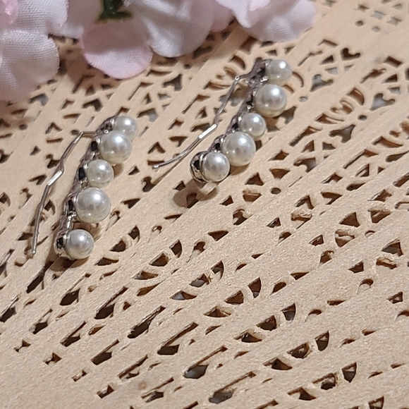 Crawl Pearl Earrings For Sale Today - Picture 4 of 9